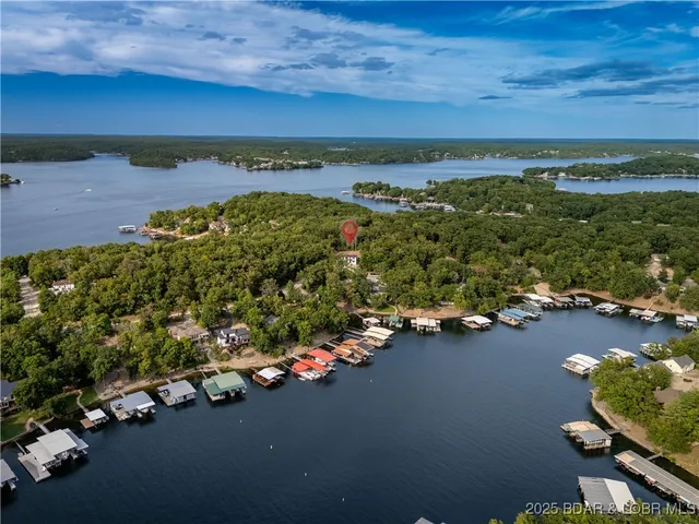 $562,500 | 516 Imperial Point Drive, Four Seasons, MO 65049