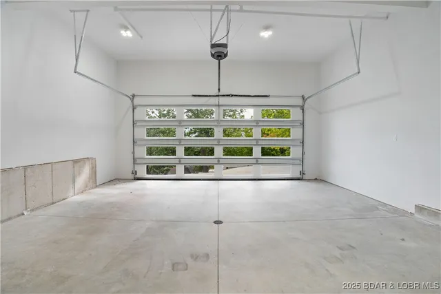 $562,500 | 516 Imperial Point Drive, Four Seasons, MO 65049