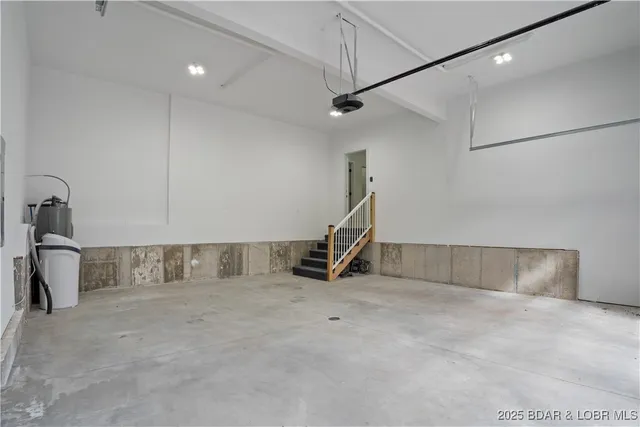 $562,500 | 516 Imperial Point Drive, Four Seasons, MO 65049