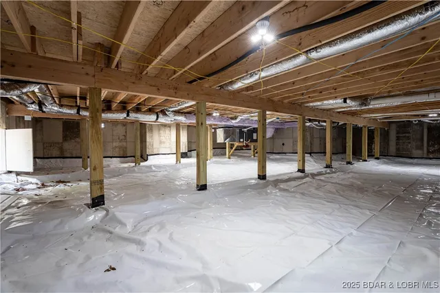 $562,500 | 516 Imperial Point Drive, Four Seasons, MO 65049