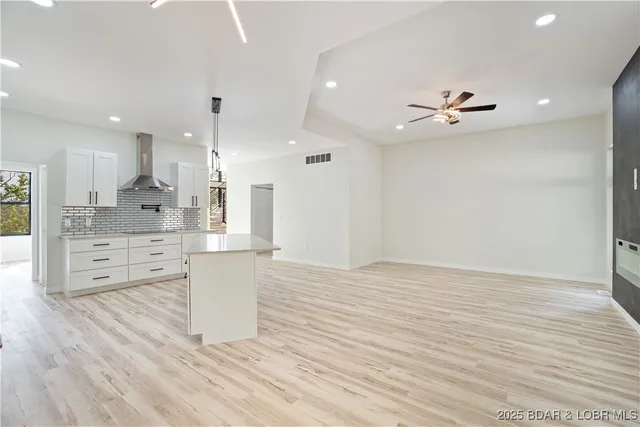 $562,500 | 516 Imperial Point Drive, Four Seasons, MO 65049