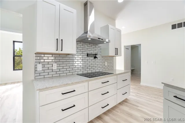 $562,500 | 516 Imperial Point Drive, Four Seasons, MO 65049