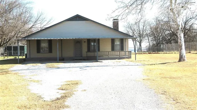 $599,900 | 272 Chisam Road, Valley View, TX 76272