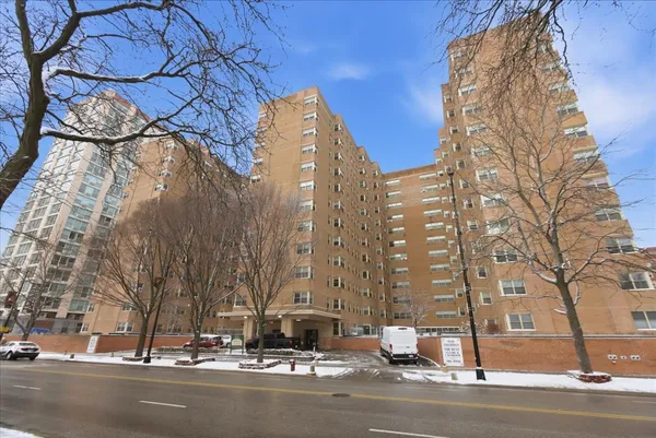 $1,655 | 5630 North Sheridan Road, Unit S1108, Chicago, IL 60660