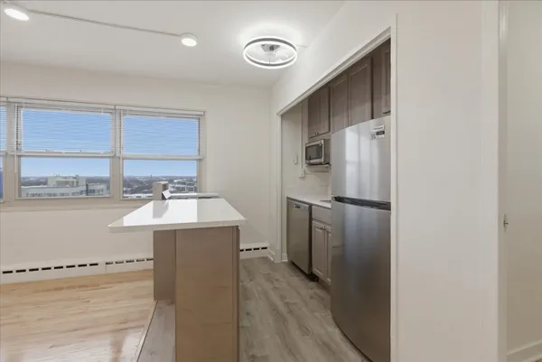 $1,655 | 5630 North Sheridan Road, Unit S1108, Chicago, IL 60660