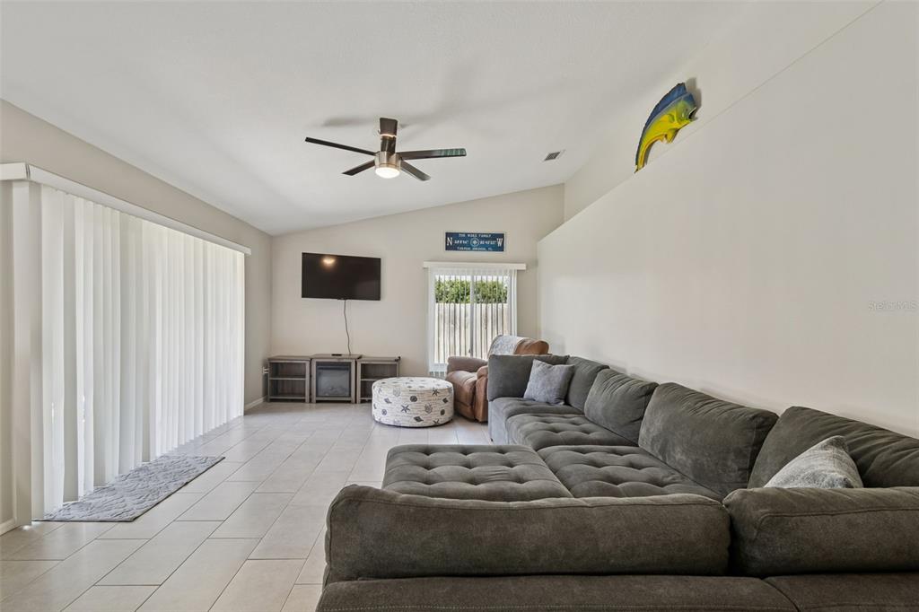 1489 Ridge Shore Drive Tarpon Springs, FL 34689 - Photo 3 of 29