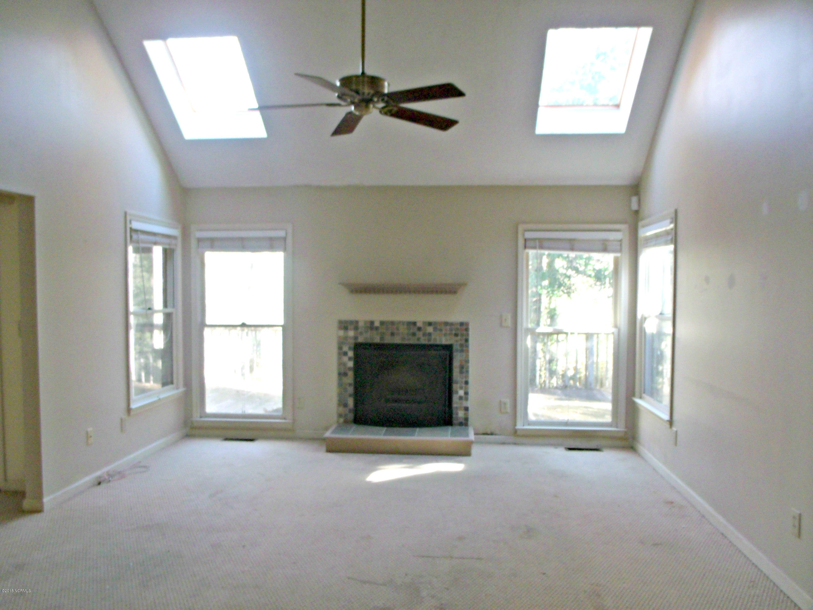 361 Double Eagle Road Burgaw, NC 28425 - Photo 2 of 17 Living