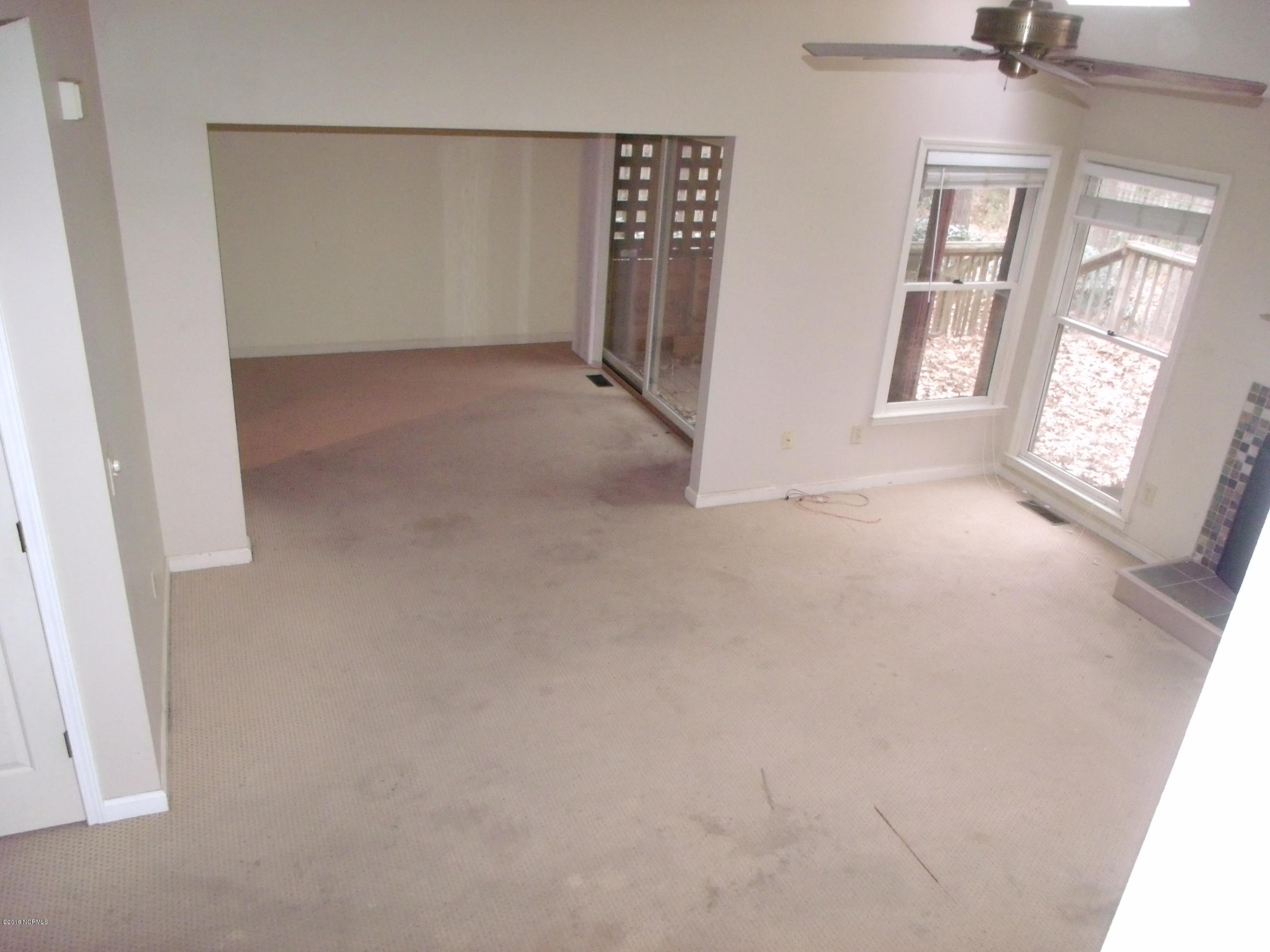 361 Double Eagle Road Burgaw, NC 28425 - Photo 5 of 17 Living_Above