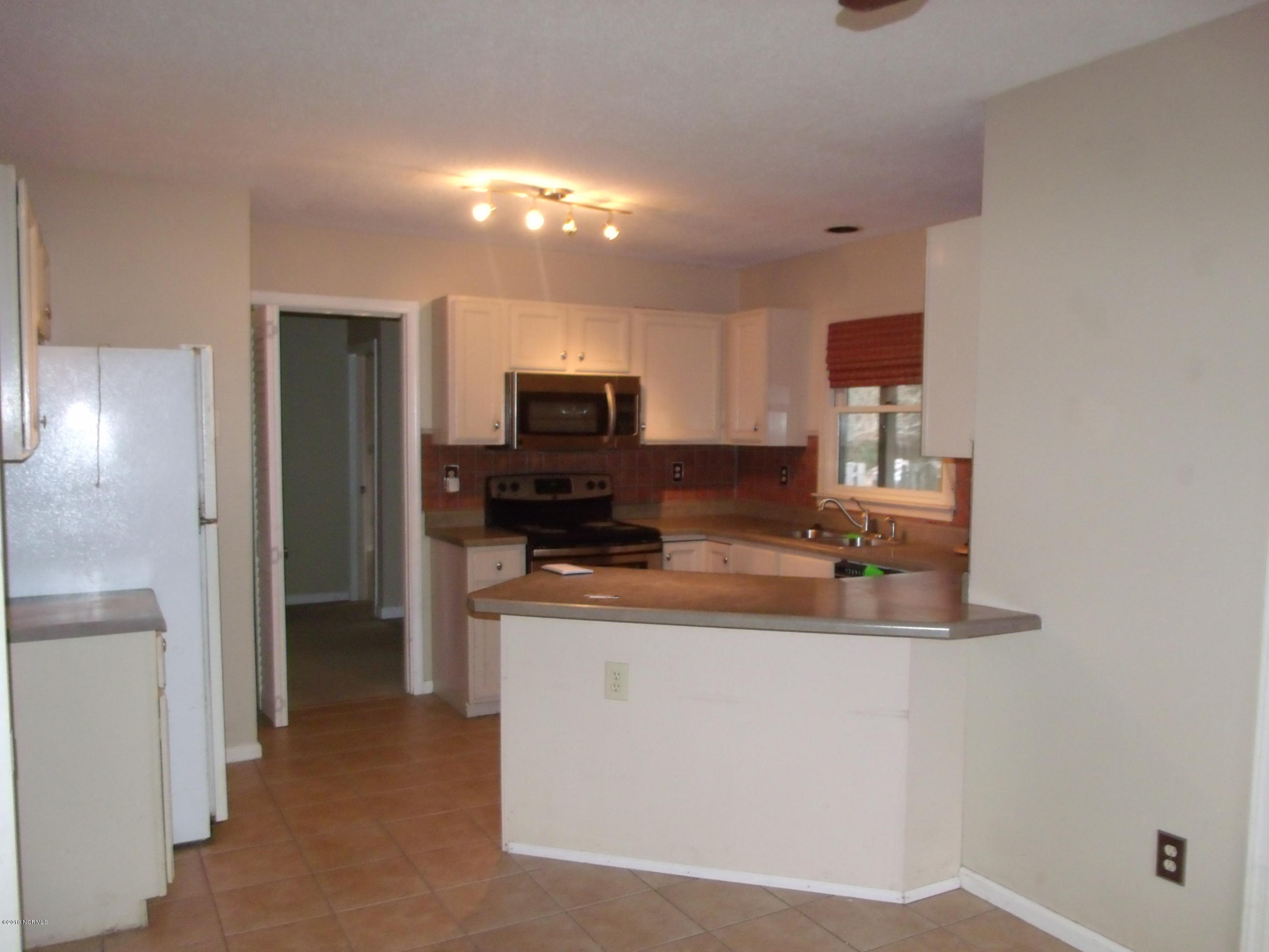 361 Double Eagle Road Burgaw, NC 28425 - Photo 7 of 17 Kitchen