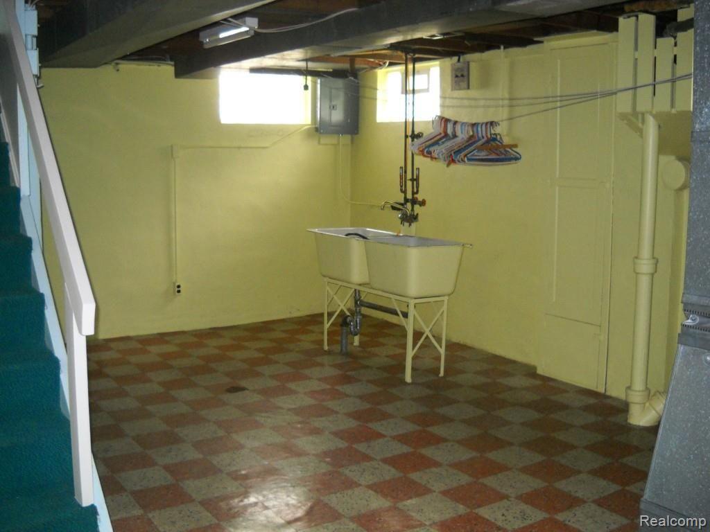 28310 Five Mile Road Livonia, MI 48154 - Photo 19 of 28 DSCN2204.jpg