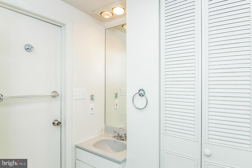 9502 Burning Branch Road Burke, VA 22015 - Photo 26 of 29 Bath (Master)