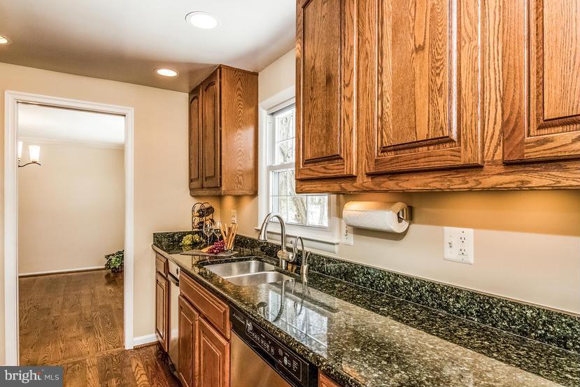 9502 Burning Branch Road Burke, VA 22015 - Photo 8 of 29 Kitchen