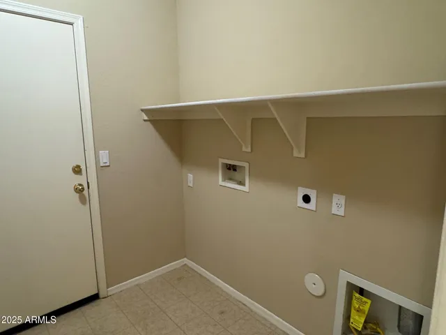 a view of utility room