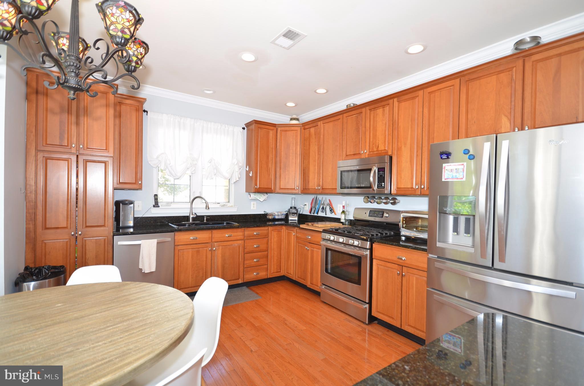 43629 Dunhill Cup Square Ashburn, VA 20147 - Photo 11 of 31 Kitchen