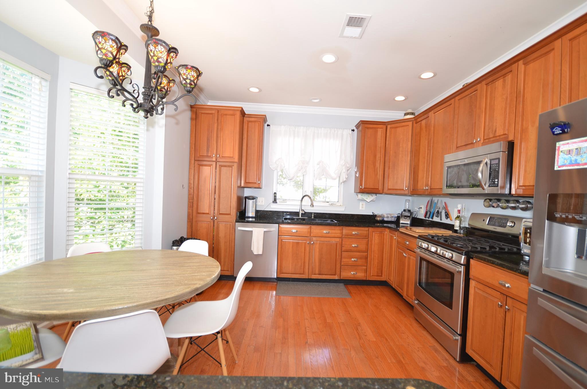 43629 Dunhill Cup Square Ashburn, VA 20147 - Photo 14 of 31 Kitchen