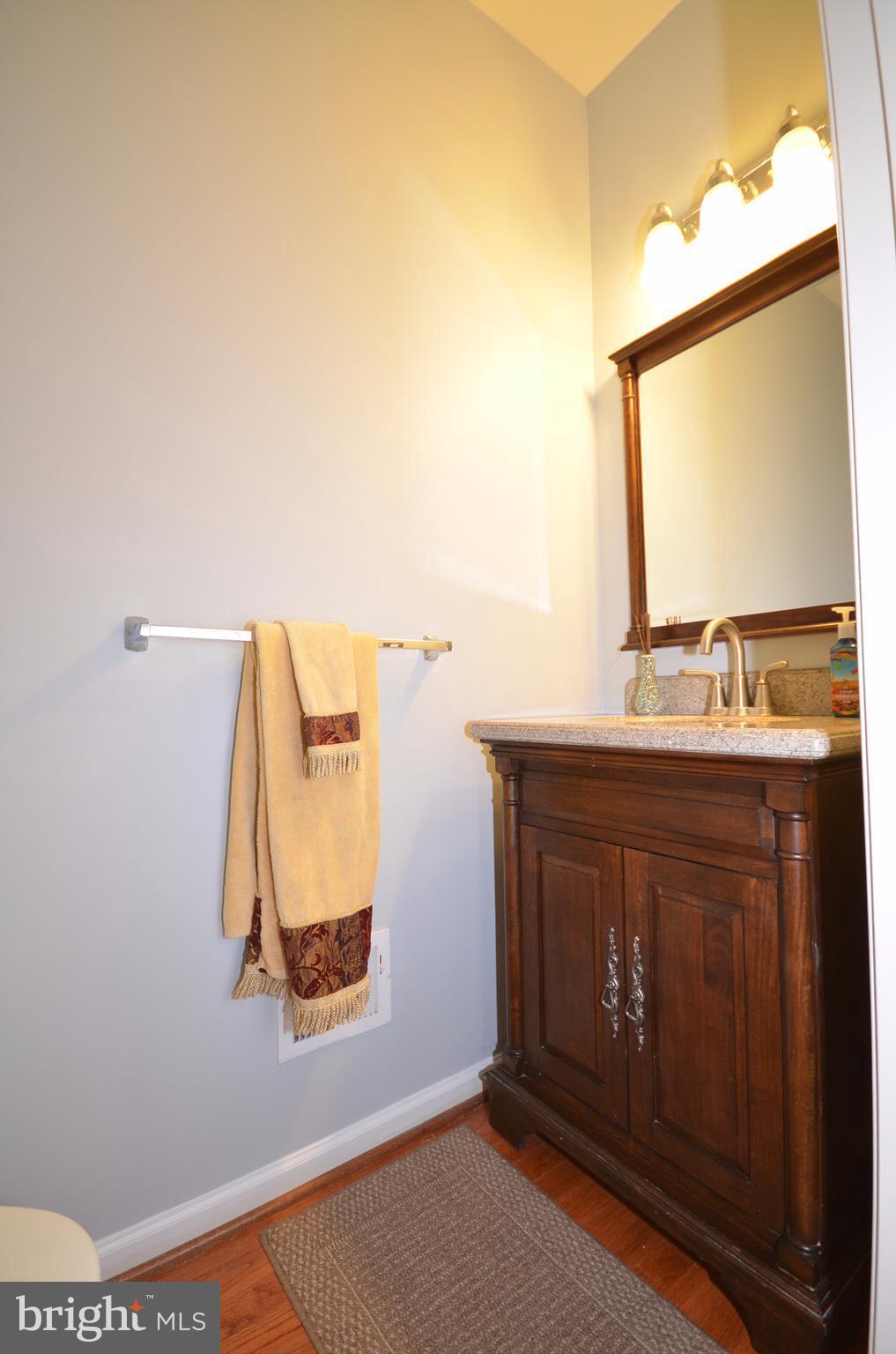 43629 Dunhill Cup Square Ashburn, VA 20147 - Photo 10 of 31 Bath