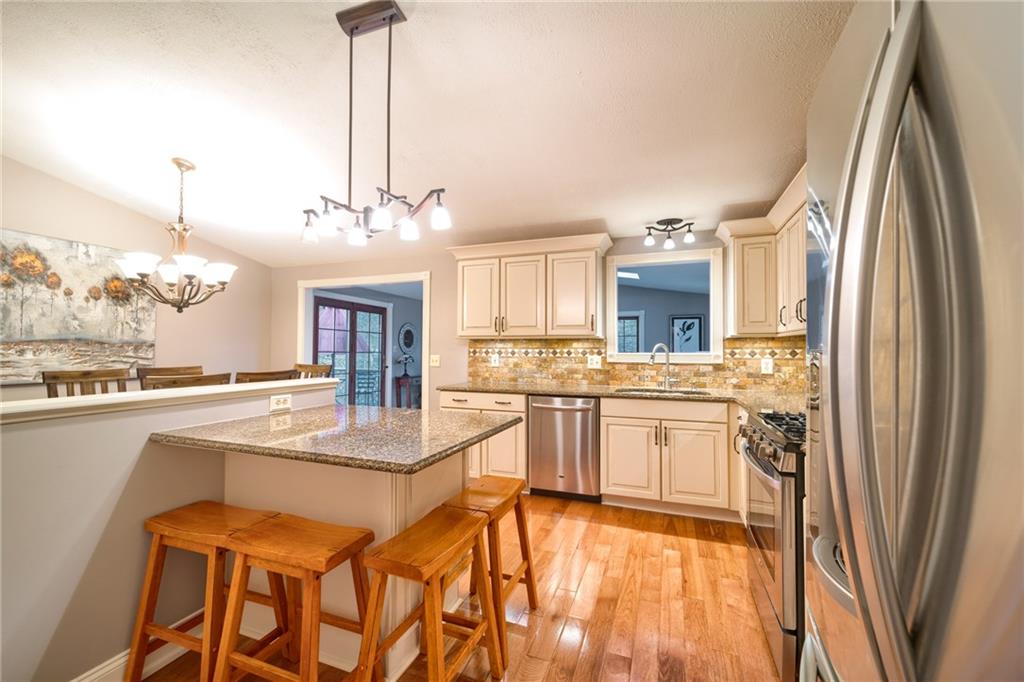 114 Russell Road Pittsburgh, PA 15237 - Photo 3 of 25 Gallery Image 3