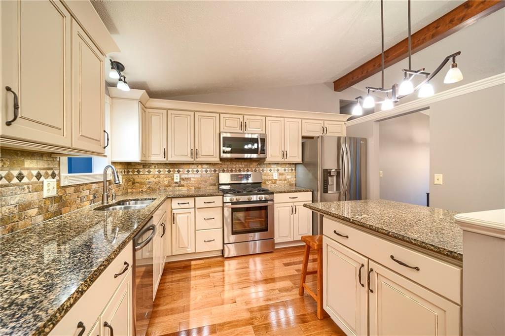 114 Russell Road Pittsburgh, PA 15237 - Photo 4 of 25 Gallery Image 4