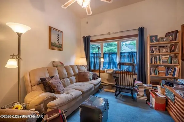 $1,700 | 165 Old Stagecoach Road, Unit 2, Gilbert, PA 18331