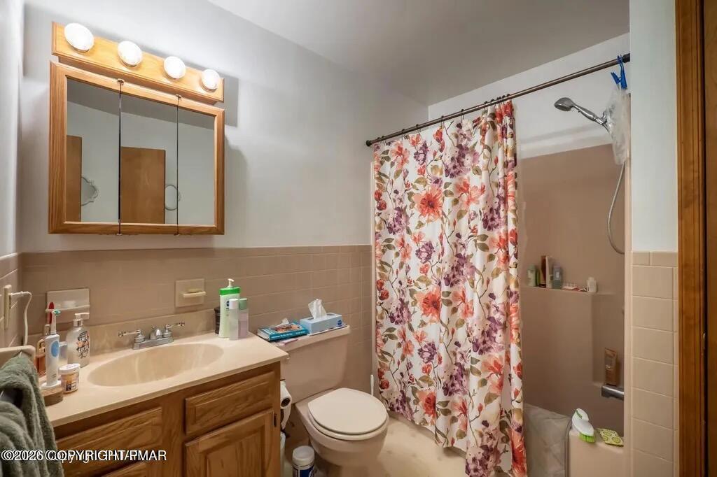 165 Old Stagecoach Road, Unit 2 Gilbert, PA 18331 - Photo 10 of 12 bathroom apt 2
