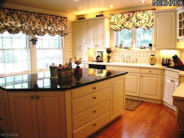 2676 Eaton Road Cleveland, OH 44118 - Photo 10 of 23 Gallery Image 10