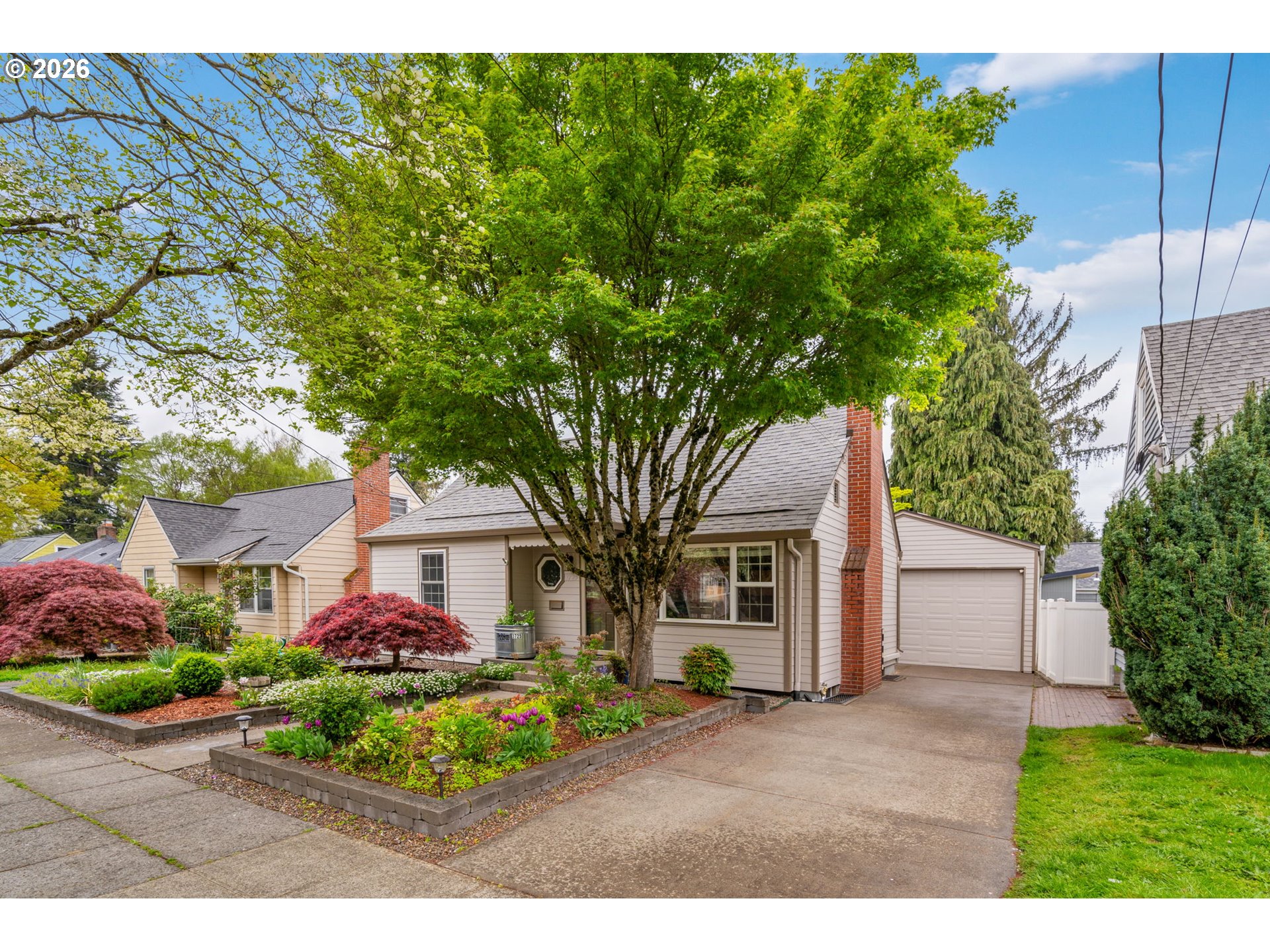 3725 Southeast Tibbetts Street Portland, OR 97202 - Photo 1 of 20