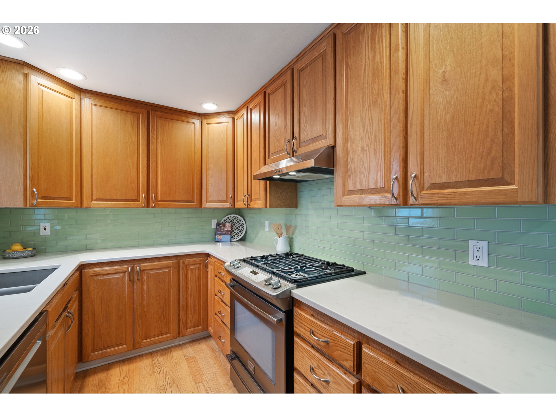 3725 Southeast Tibbetts Street Portland, OR 97202 - Photo 4 of 20