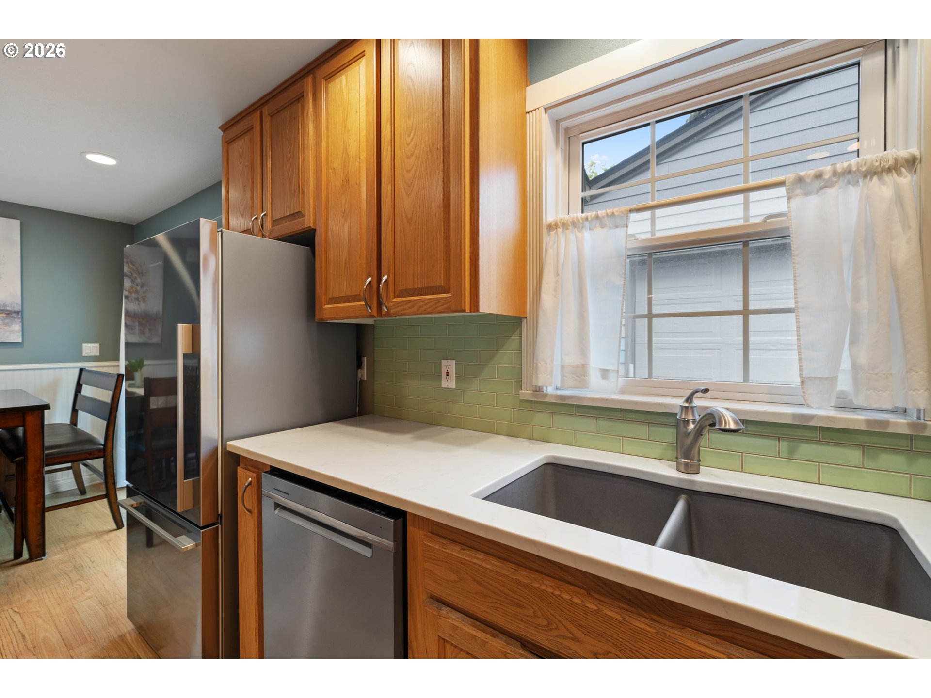 3725 Southeast Tibbetts Street Portland, OR 97202 - Photo 5 of 20