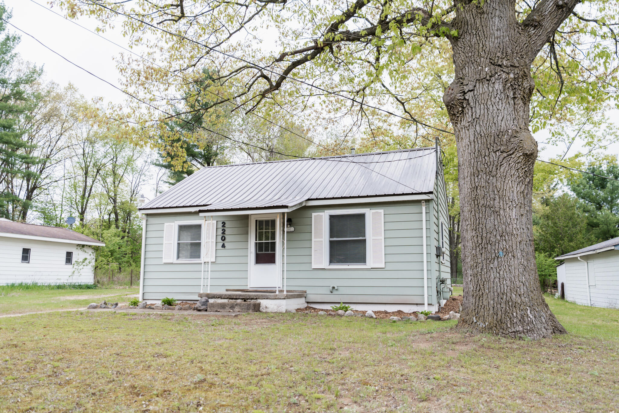 2204 West Surrey Road Farwell, MI 48622 - Photo 2 of 24 2204 Surrey-15