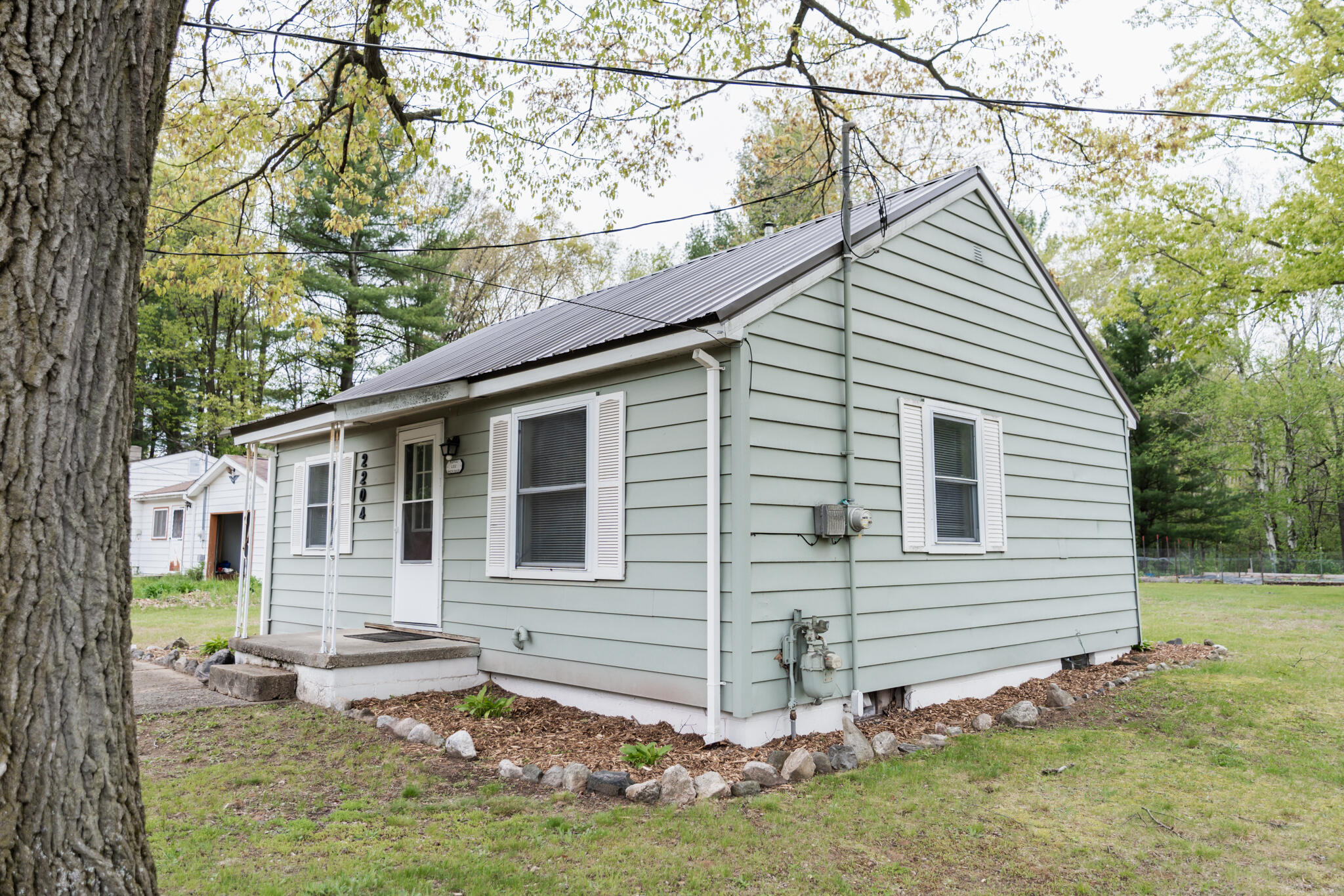 2204 West Surrey Road Farwell, MI 48622 - Photo 3 of 24 2204 Surrey-16
