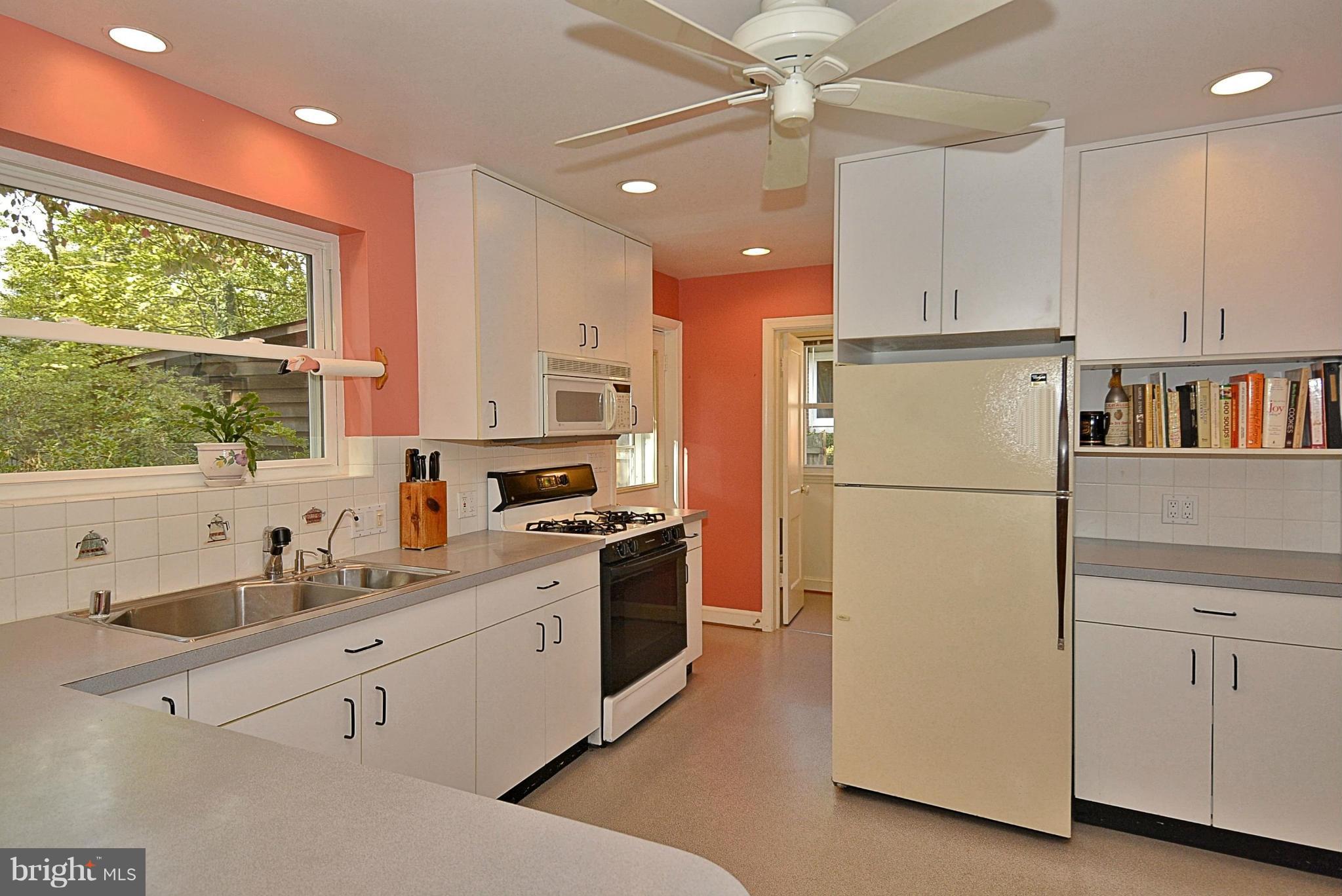 9012 Sudbury Road Silver Spring, MD 20901 - Photo 14 of 27 Kitchen