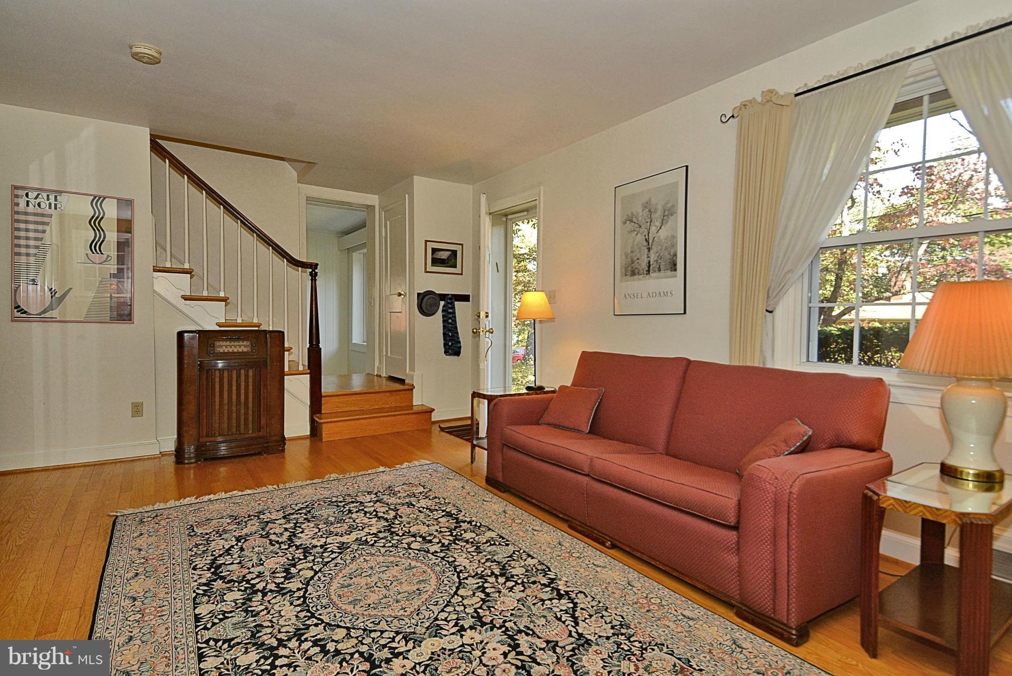 9012 Sudbury Road Silver Spring, MD 20901 - Photo 7 of 27 Living Room