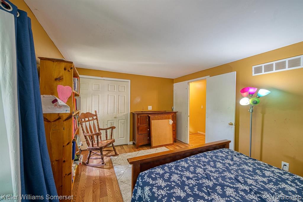 24035 Greenhill Road Warren, MI 48091 - Photo 17 of 26