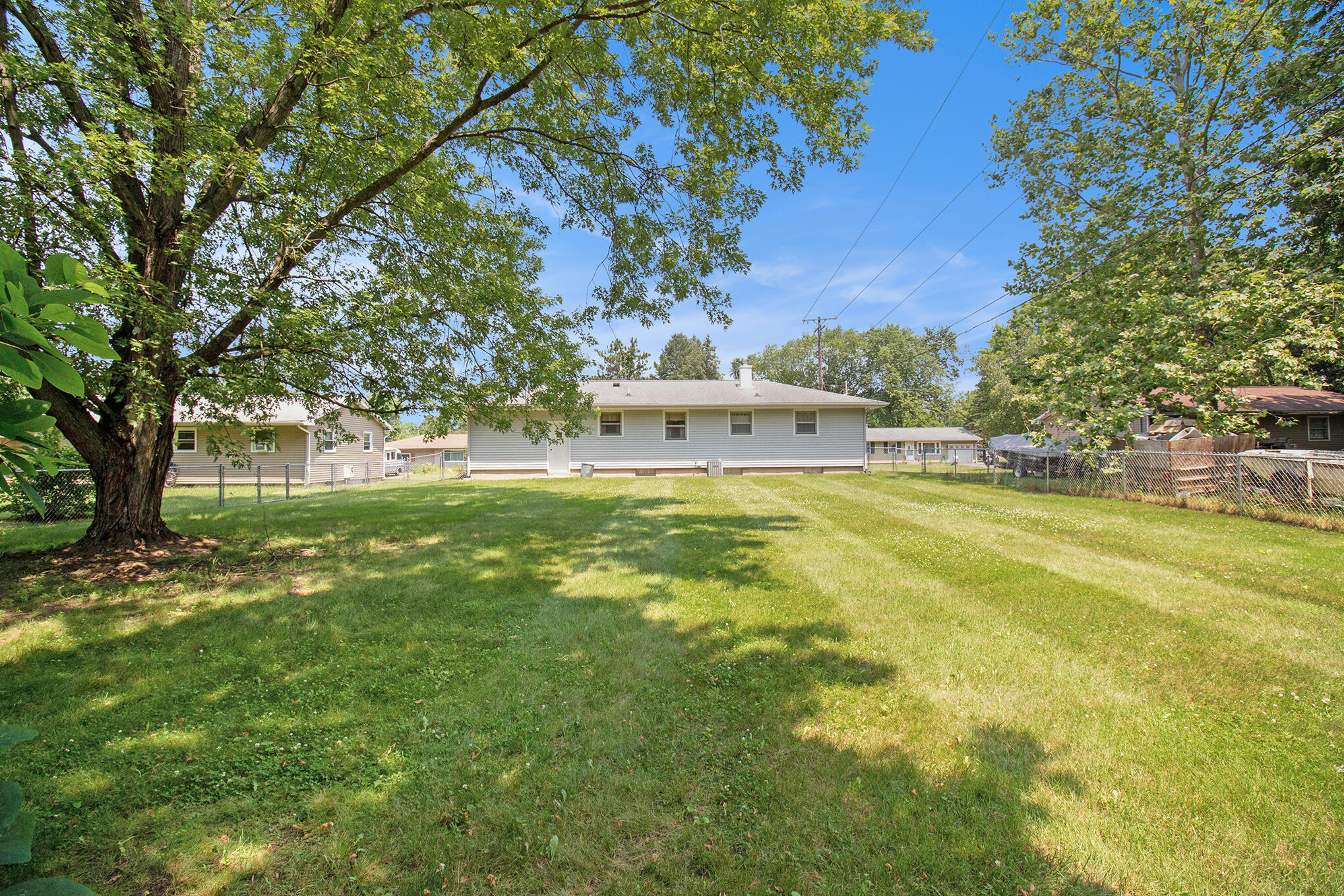 1225 Rockefeller Drive Jackson, MI 49203 - Photo 3 of 25 024_img_7873