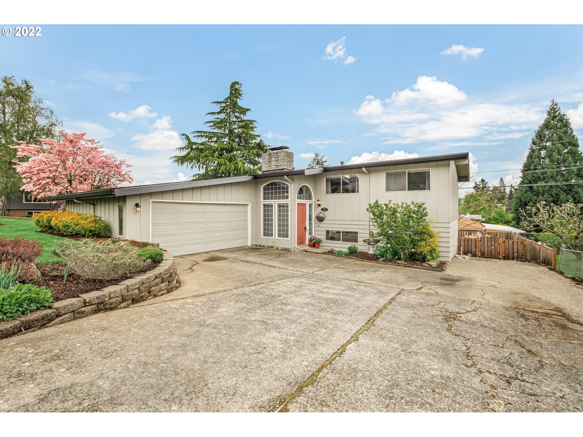 4672 Southeast Robin Road Milwaukie, OR 97267 - Photo 1 of 28 Gallery Image 1