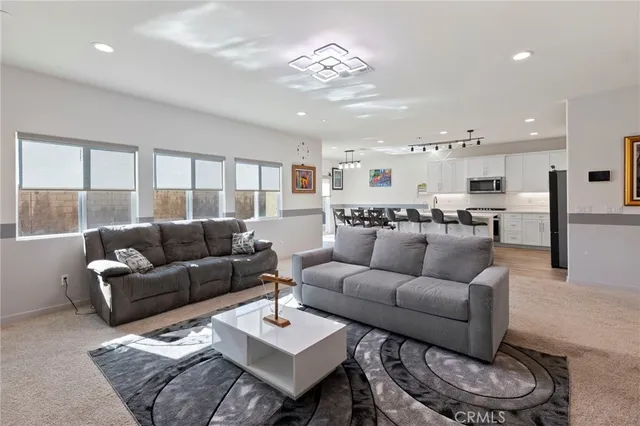 $825,000 | 15765 Kings Peak Drive, Fontana, CA 92336