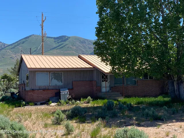 $574,900 | 95 East Old Highway, Cokeville, WY 83114