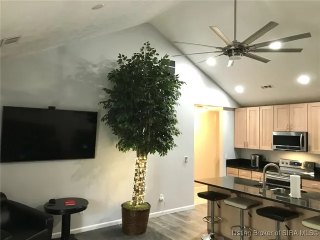 $2,300 | 620 West Utica Street, Unit 2, Sellersburg, IN 47172