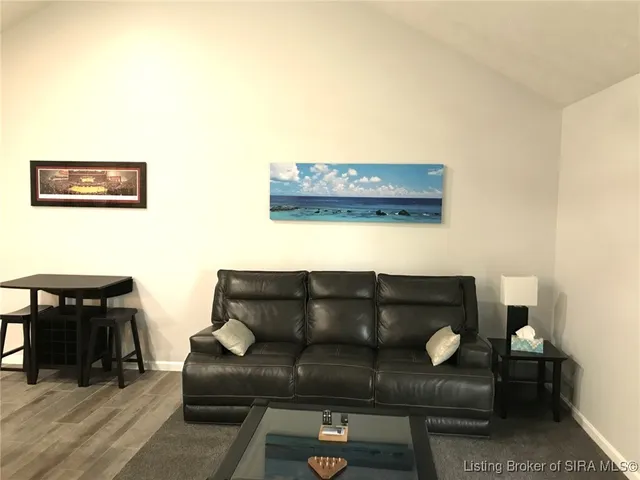 $2,300 | 620 West Utica Street, Unit 2, Sellersburg, IN 47172