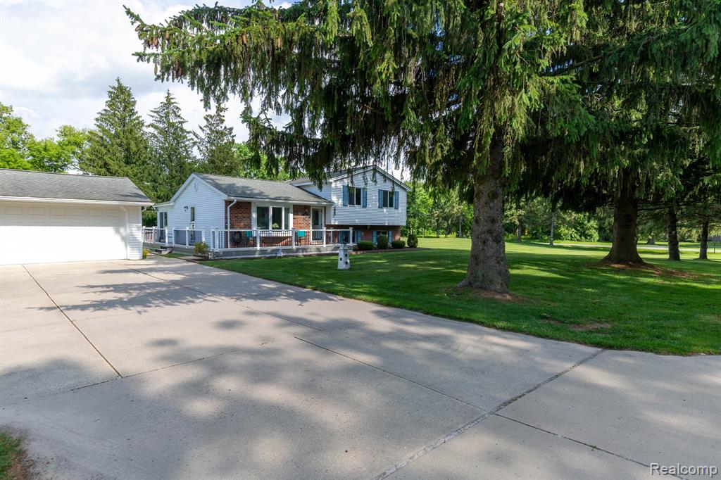 9026 Woodside Road Northville, MI 48167 - Photo 32 of 56