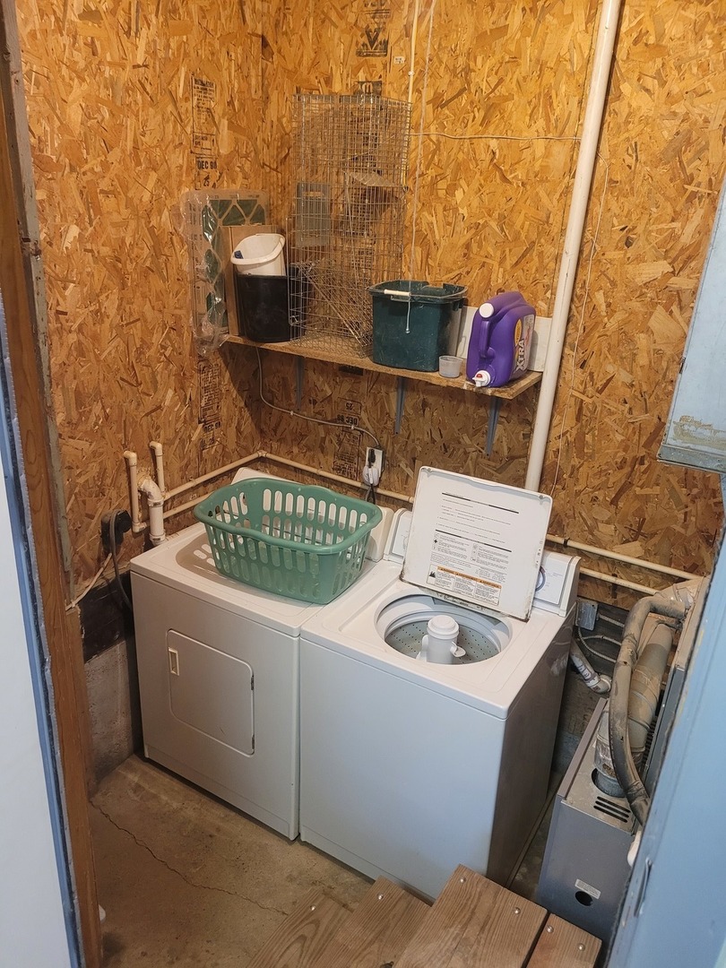 105 18th Street Mount Vernon, IL 62864 - Photo 15 of 16 a utility room with dryer and washer