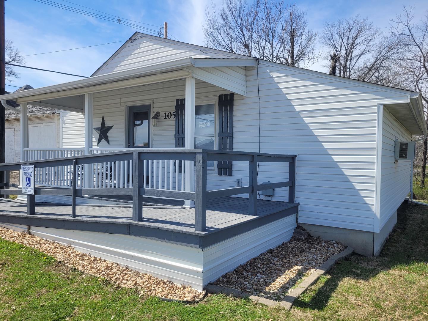 105 18th Street Mount Vernon, IL 62864 - Photo 2 of 16 a view of a house with a small yard and wooden floor and fence
