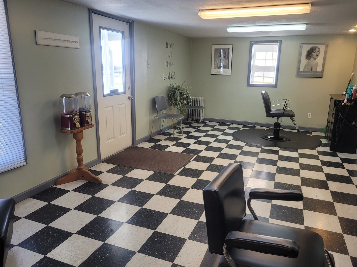 105 18th Street Mount Vernon, IL 62864 - Photo 8 of 16 a black and white checkered floor with a black white checkered floor