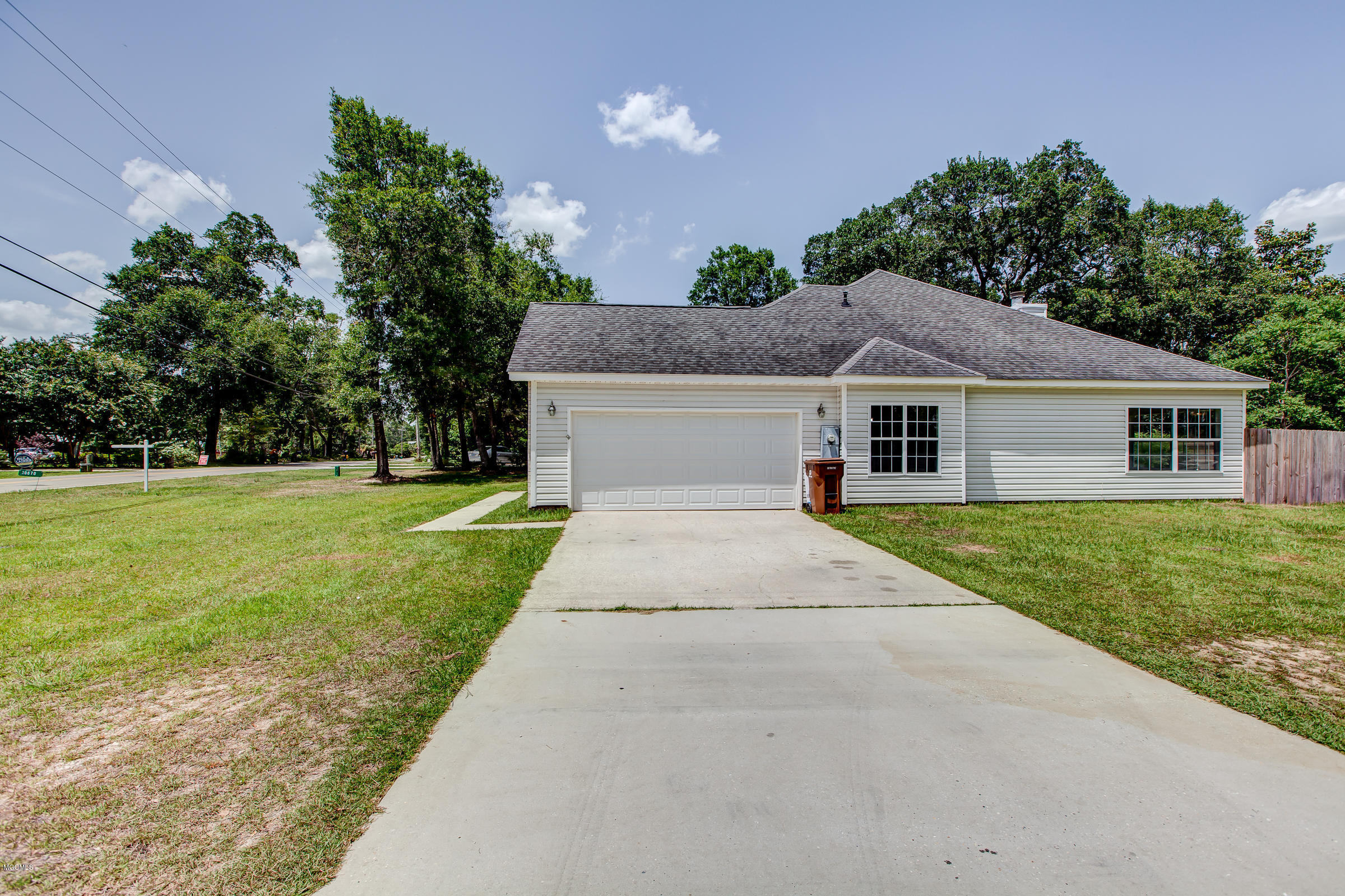 10670 Shorecrest Road Biloxi, MS 39532 - Photo 4 of 41 10670Shorecrest-3