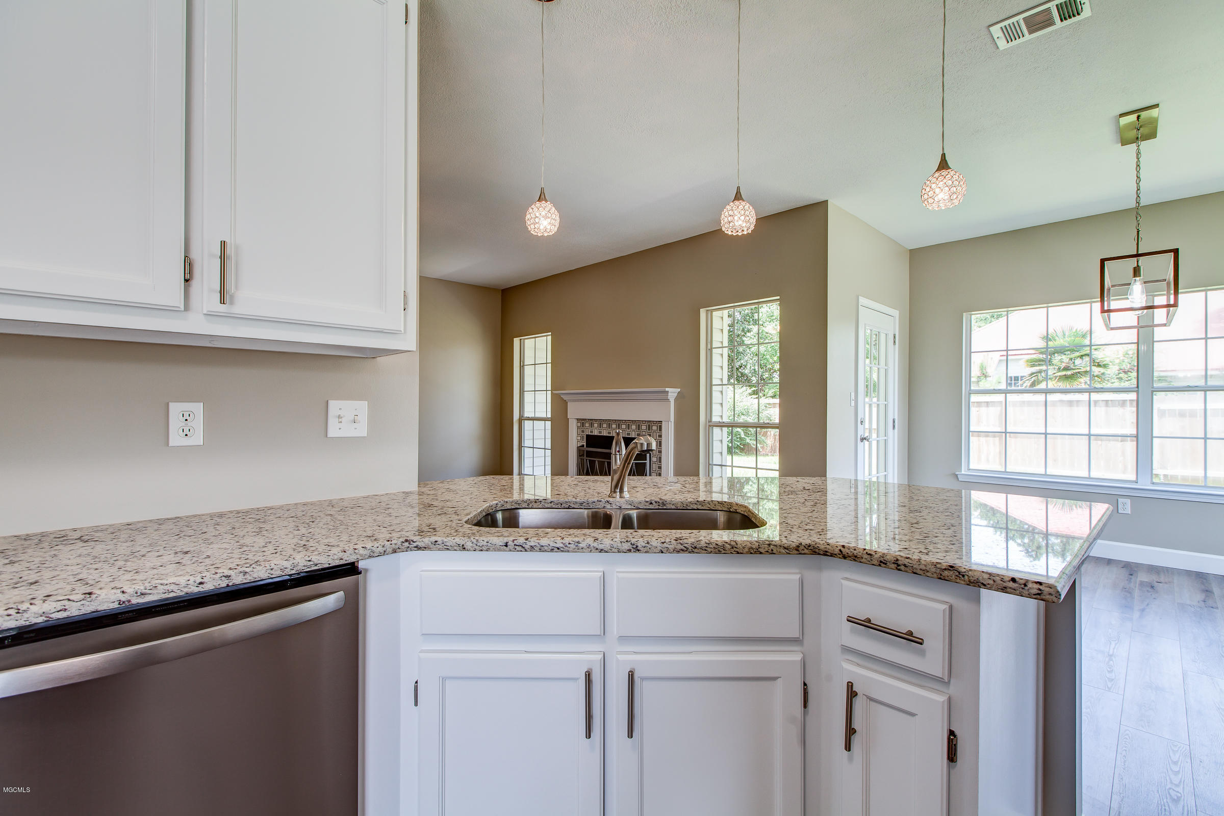 10670 Shorecrest Road Biloxi, MS 39532 - Photo 10 of 41 10670Shorecrest-9