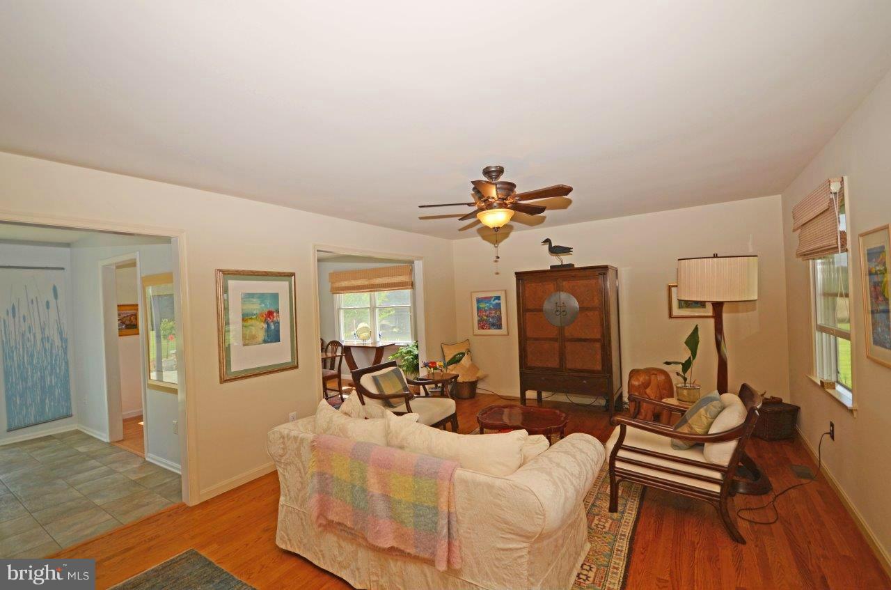 4566 Pinewood Road Oxford, MD 21654 - Photo 19 of 30 Living Room