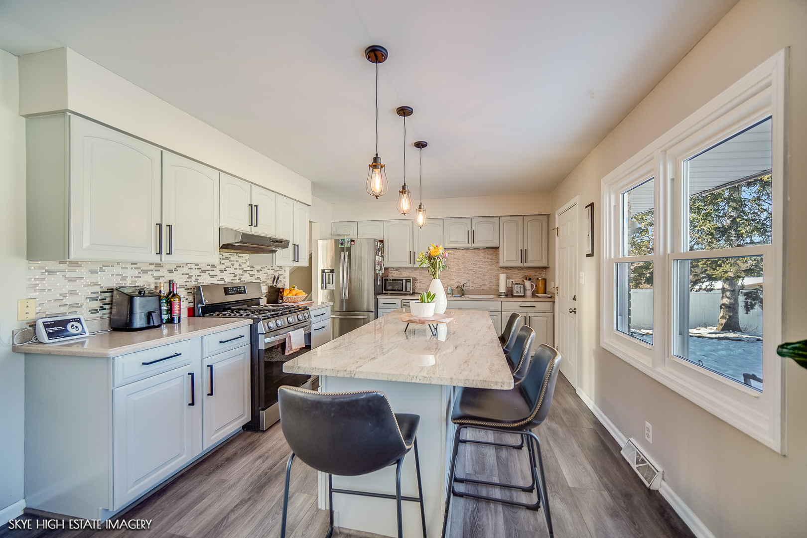 113 April Lane North Aurora, IL 60542 - Photo 10 of 23 a kitchen with granite countertop a table chairs stove and cabinets