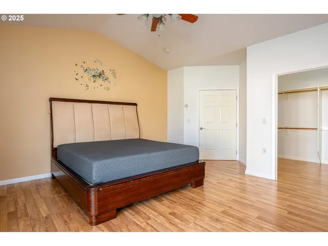 $799,000 | 1273 Southeast 4th Avenue, Mill City, OR 97360