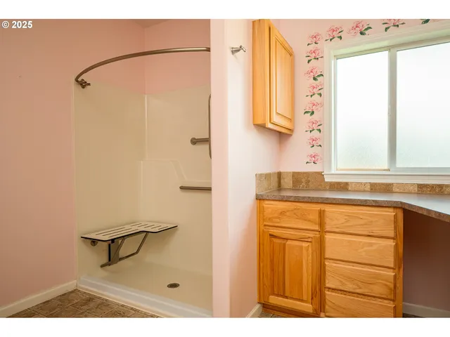 $799,000 | 1273 Southeast 4th Avenue, Mill City, OR 97360