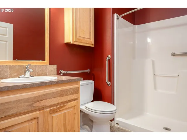 $799,000 | 1273 Southeast 4th Avenue, Mill City, OR 97360